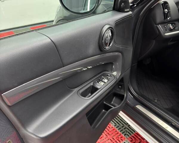 Серый Мини Купер, объемом двигателя 2 л и пробегом 99 тыс. км за 15500 $, фото 5 на Automoto.ua