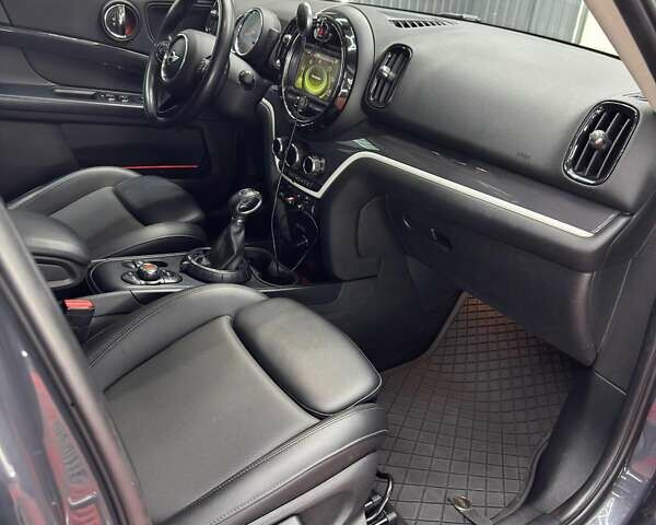 Серый Мини Купер, объемом двигателя 2 л и пробегом 99 тыс. км за 15500 $, фото 19 на Automoto.ua