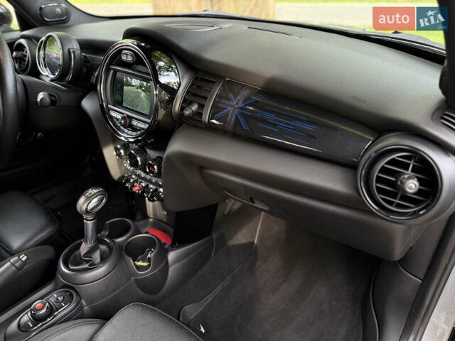 Сірий Міні Cooper, об'ємом двигуна 2 л та пробігом 84 тис. км за 18900 $, фото 12 на Automoto.ua