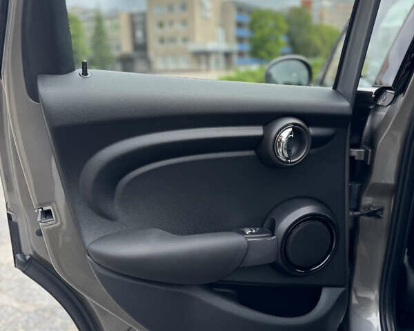 Сірий Міні Cooper, об'ємом двигуна 1.5 л та пробігом 57 тис. км за 16500 $, фото 14 на Automoto.ua