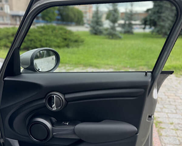 Сірий Міні Cooper, об'ємом двигуна 1.5 л та пробігом 57 тис. км за 16500 $, фото 15 на Automoto.ua