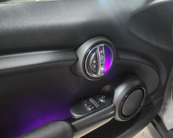 Сірий Міні Cooper, об'ємом двигуна 1.5 л та пробігом 37 тис. км за 19700 $, фото 26 на Automoto.ua