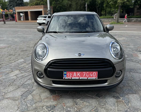 Сірий Міні Cooper, об'ємом двигуна 1.5 л та пробігом 57 тис. км за 16500 $, фото 3 на Automoto.ua