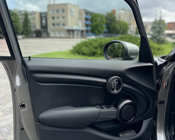Сірий Міні Cooper, об'ємом двигуна 1.5 л та пробігом 57 тис. км за 16500 $, фото 13 на Automoto.ua