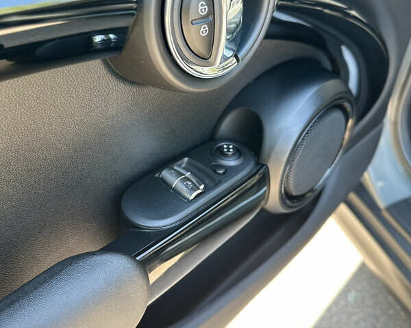 Сірий Міні Cooper, об'ємом двигуна 1.5 л та пробігом 30 тис. км за 18500 $, фото 30 на Automoto.ua