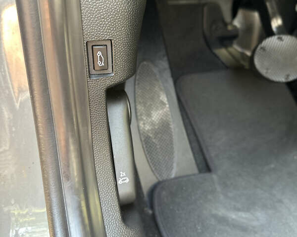 Сірий Міні Cooper, об'ємом двигуна 1.5 л та пробігом 30 тис. км за 18500 $, фото 25 на Automoto.ua
