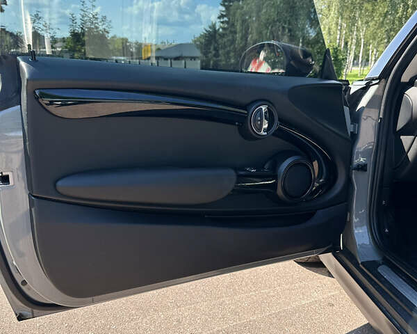 Сірий Міні Cooper, об'ємом двигуна 1.5 л та пробігом 30 тис. км за 18500 $, фото 9 на Automoto.ua