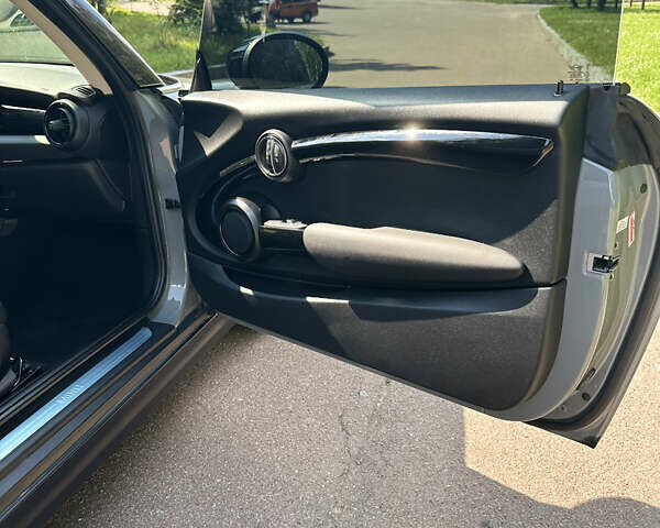 Сірий Міні Cooper, об'ємом двигуна 1.5 л та пробігом 30 тис. км за 18500 $, фото 10 на Automoto.ua