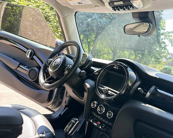 Сірий Міні Cooper, об'ємом двигуна 1.5 л та пробігом 30 тис. км за 18500 $, фото 15 на Automoto.ua