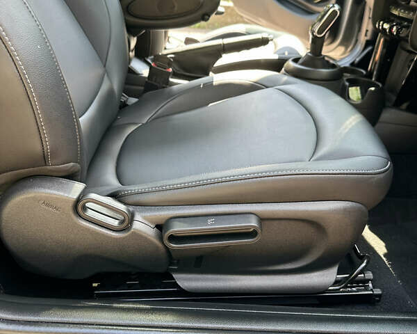 Сірий Міні Cooper, об'ємом двигуна 1.5 л та пробігом 30 тис. км за 18500 $, фото 13 на Automoto.ua