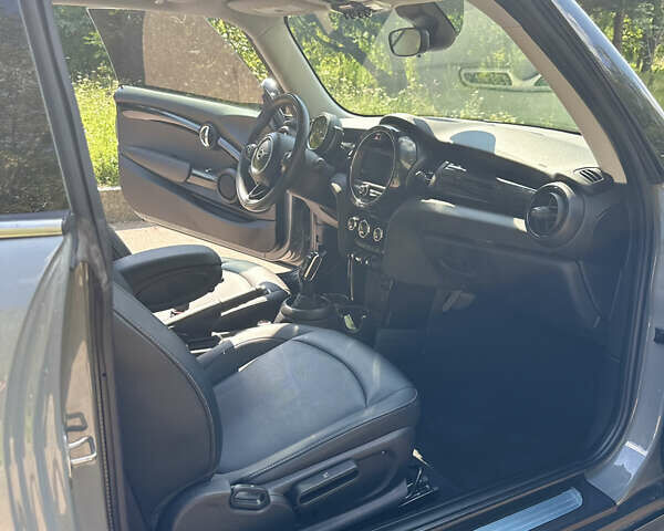 Сірий Міні Cooper, об'ємом двигуна 1.5 л та пробігом 30 тис. км за 18500 $, фото 11 на Automoto.ua