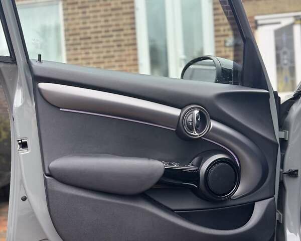 Серый Мини Купер, объемом двигателя 1.5 л и пробегом 10 тыс. км за 14700 $, фото 7 на Automoto.ua