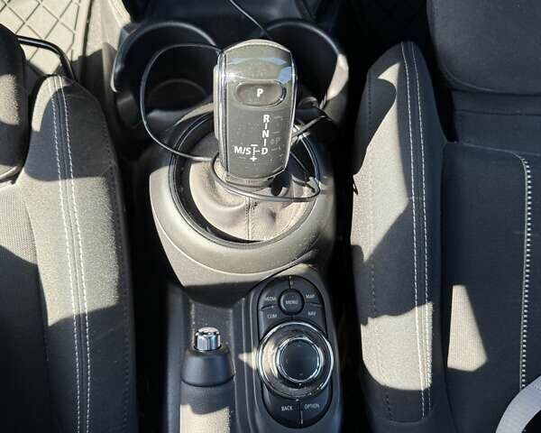 Сірий Міні Cooper, об'ємом двигуна 2 л та пробігом 47 тис. км за 28500 $, фото 24 на Automoto.ua