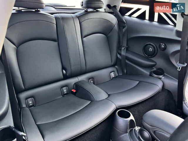 Сірий Міні Cooper, об'ємом двигуна 0 л та пробігом 13 тис. км за 16000 $, фото 24 на Automoto.ua