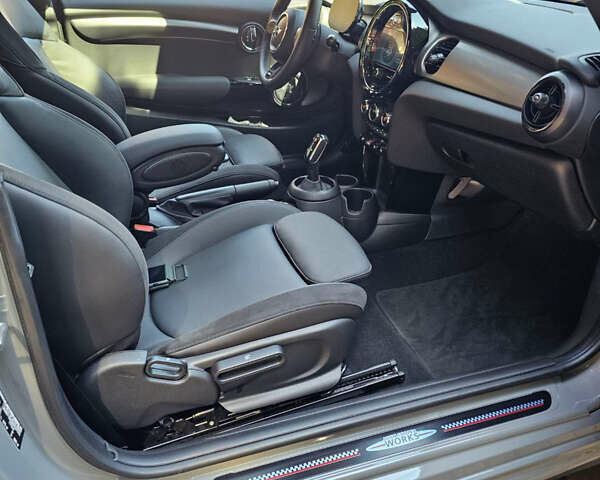 Серый Мини Купер, объемом двигателя 2 л и пробегом 11 тыс. км за 37500 $, фото 8 на Automoto.ua