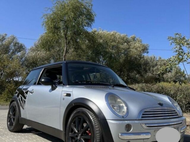 Серый Мини Купер, объемом двигателя 2 л и пробегом 269 тыс. км за 4250 $, фото 2 на Automoto.ua