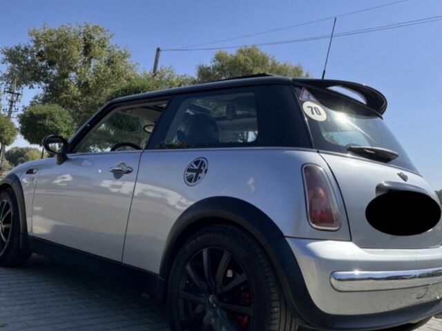 Серый Мини Купер, объемом двигателя 2 л и пробегом 269 тыс. км за 4250 $, фото 4 на Automoto.ua