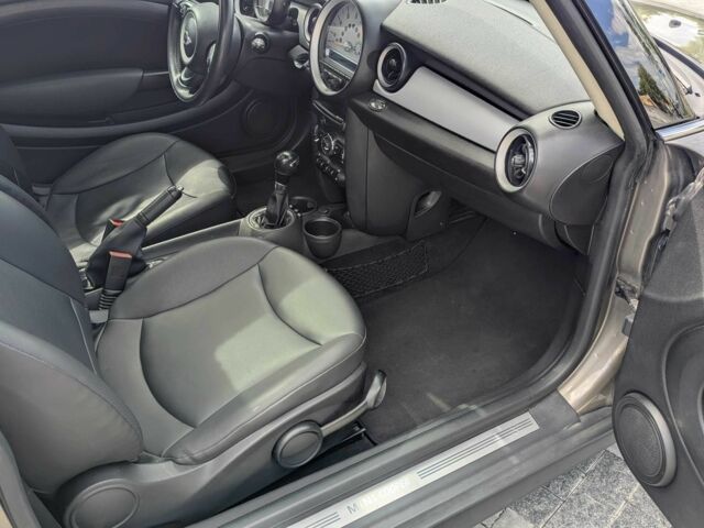 Серый Мини Купер, объемом двигателя 1.6 л и пробегом 130 тыс. км за 9500 $, фото 8 на Automoto.ua