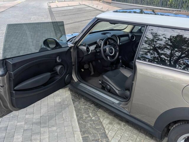 Серый Мини Купер, объемом двигателя 1.6 л и пробегом 130 тыс. км за 9500 $, фото 4 на Automoto.ua