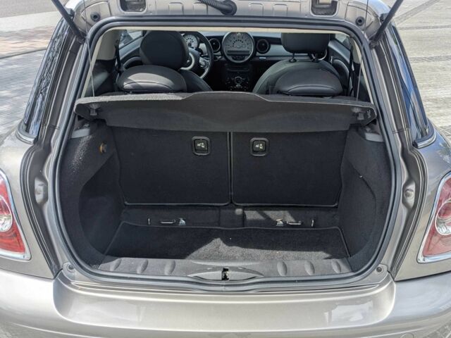 Серый Мини Купер, объемом двигателя 1.6 л и пробегом 130 тыс. км за 9500 $, фото 12 на Automoto.ua