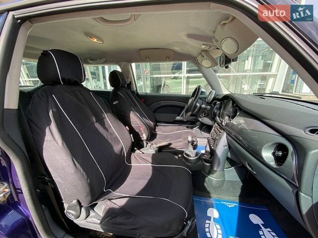Синий Мини Купер, объемом двигателя 1.6 л и пробегом 235 тыс. км за 4800 $, фото 6 на Automoto.ua