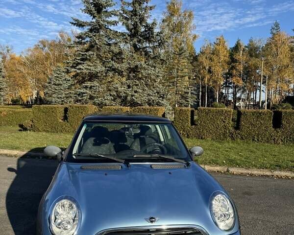 Синий Мини Купер, объемом двигателя 1.6 л и пробегом 204 тыс. км за 5500 $, фото 1 на Automoto.ua
