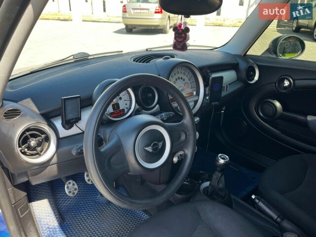 Синій Міні Cooper, об'ємом двигуна 1.4 л та пробігом 195 тис. км за 4300 $, фото 9 на Automoto.ua