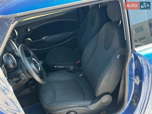 Синій Міні Cooper, об'ємом двигуна 1.4 л та пробігом 195 тис. км за 4300 $, фото 10 на Automoto.ua