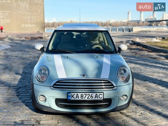 Синий Мини Купер, объемом двигателя 1.6 л и пробегом 142 тыс. км за 6400 $, фото 2 на Automoto.ua