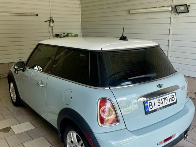 Мини Купер 2013 в Пирятине на Automoto.ua Синий Мини Купер, объемом двигателя 1.6 л и пробегом 85 тыс. км за 6999 $, фото 4 на Automoto.ua