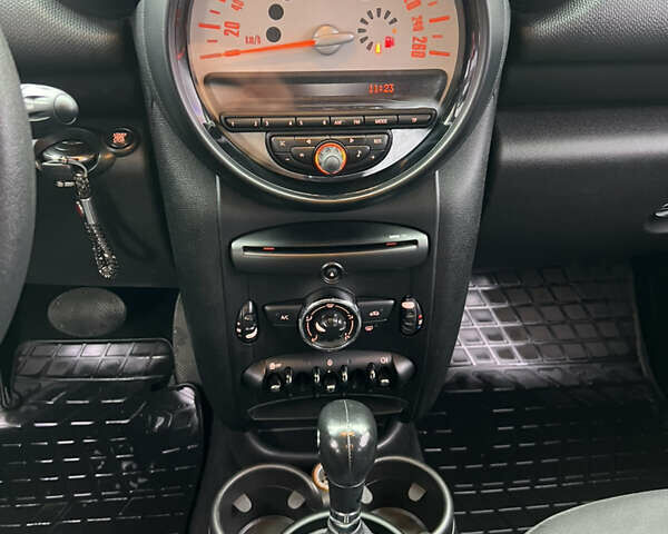 Синій Міні Cooper, об'ємом двигуна 2 л та пробігом 265 тис. км за 9950 $, фото 43 на Automoto.ua
