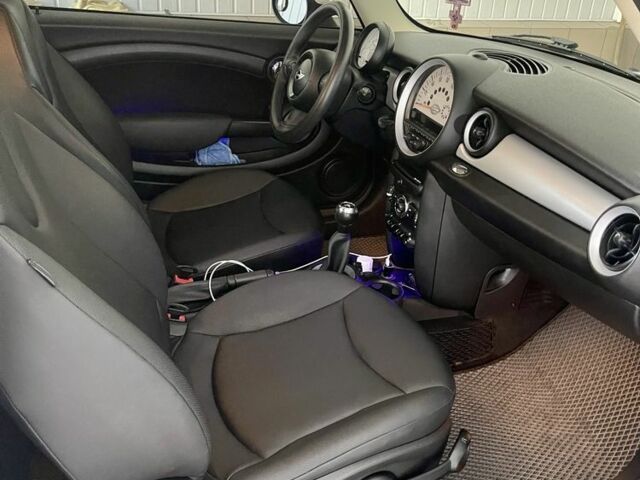 Мини Купер 2013 в Пирятине на Automoto.ua Синий Мини Купер, объемом двигателя 1.6 л и пробегом 85 тыс. км за 6999 $, фото 7 на Automoto.ua