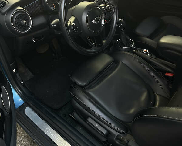 Синій Міні Cooper, об'ємом двигуна 2 л та пробігом 180 тис. км за 12800 $, фото 13 на Automoto.ua