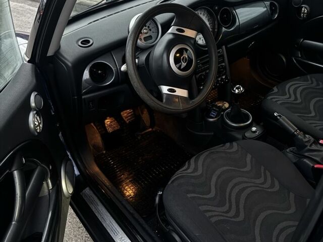 Синій Міні Cooper, об'ємом двигуна 1.6 л та пробігом 185 тис. км за 4000 $, фото 4 на Automoto.ua