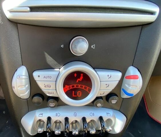 Зелений Міні Cooper, об'ємом двигуна 1.56 л та пробігом 246 тис. км за 7500 $, фото 14 на Automoto.ua