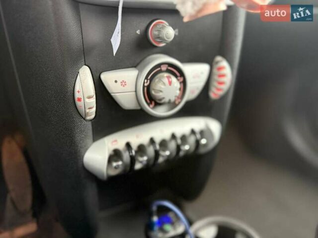 Зелений Міні Cooper, об'ємом двигуна 1.4 л та пробігом 195 тис. км за 6990 $, фото 18 на Automoto.ua