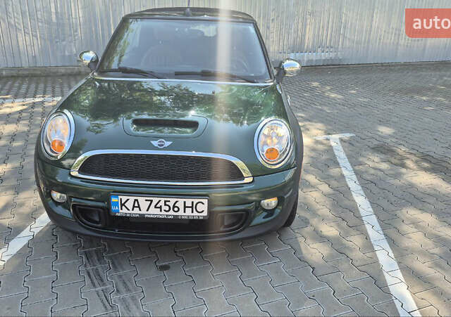 Зеленый Мини Купер, объемом двигателя 1.6 л и пробегом 93 тыс. км за 8000 $, фото 5 на Automoto.ua