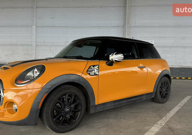 Міні Cooper 2014 у Рівному на Automoto.ua Помаранчевий Міні Cooper, об'ємом двигуна 2 л та пробігом 162 тис. км за 12000 $, фото 1 на Automoto.ua