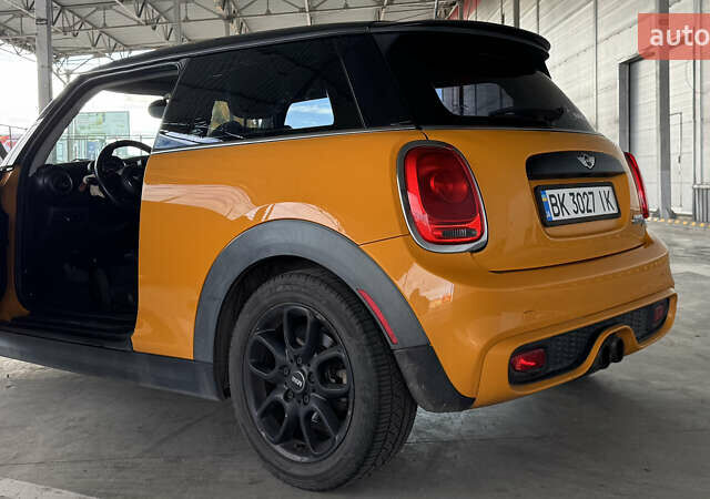 Міні Cooper 2014 у Рівному на Automoto.ua Помаранчевий Міні Cooper, об'ємом двигуна 2 л та пробігом 162 тис. км за 12000 $, фото 7 на Automoto.ua
