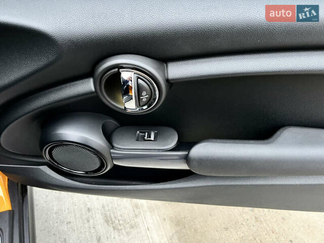 Помаранчевий Міні Cooper, об'ємом двигуна 1.5 л та пробігом 127 тис. км за 12800 $, фото 27 на Automoto.ua