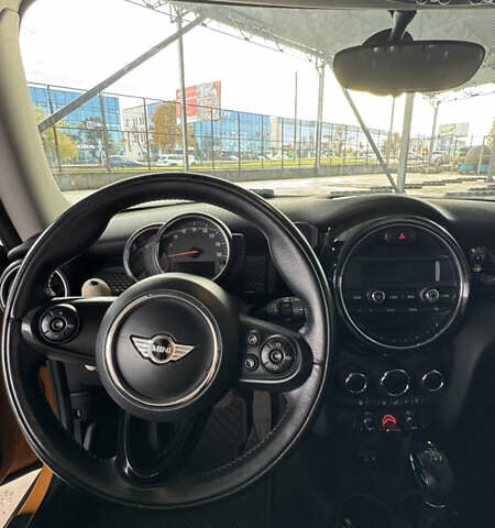 Міні Cooper 2014 у Рівному на Automoto.ua Помаранчевий Міні Cooper, об'ємом двигуна 2 л та пробігом 162 тис. км за 12000 $, фото 6 на Automoto.ua