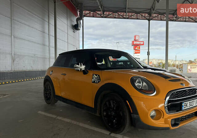 Оранжевый Мини Купер, объемом двигателя 2 л и пробегом 145 тыс. км за 10900 $, фото 5 на Automoto.ua