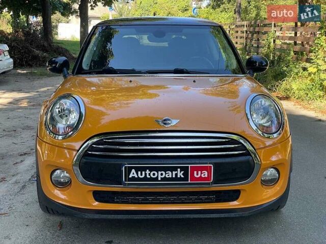 Помаранчевий Міні Cooper, об'ємом двигуна 1.5 л та пробігом 122 тис. км за 12490 $, фото 1 на Automoto.ua