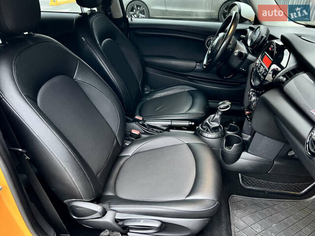 Помаранчевий Міні Cooper, об'ємом двигуна 1.5 л та пробігом 127 тис. км за 12800 $, фото 25 на Automoto.ua