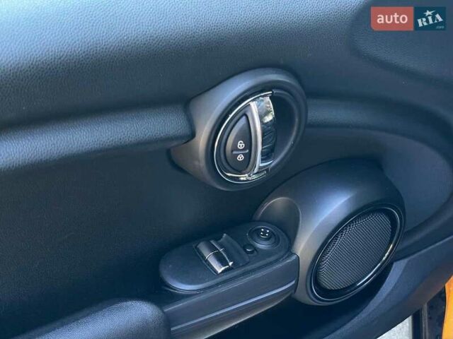Помаранчевий Міні Cooper, об'ємом двигуна 1.5 л та пробігом 122 тис. км за 12490 $, фото 20 на Automoto.ua