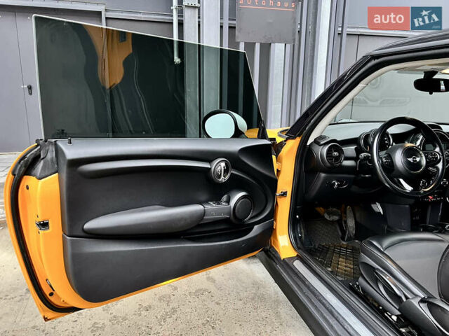 Помаранчевий Міні Cooper, об'ємом двигуна 1.5 л та пробігом 127 тис. км за 12800 $, фото 10 на Automoto.ua