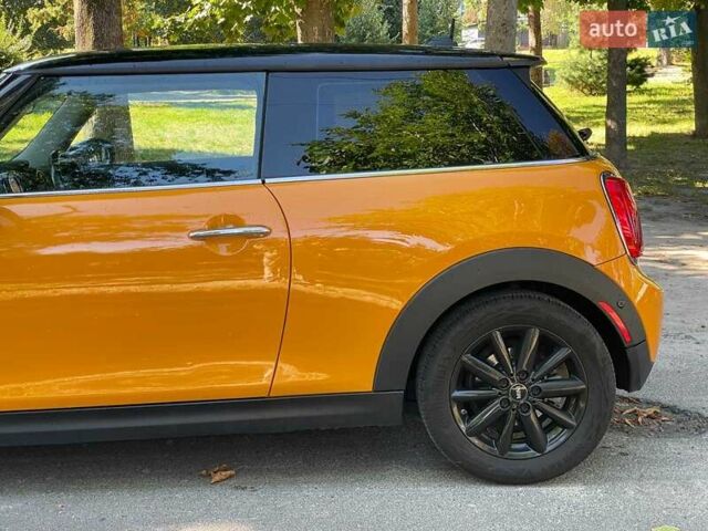 Помаранчевий Міні Cooper, об'ємом двигуна 1.5 л та пробігом 122 тис. км за 12490 $, фото 4 на Automoto.ua