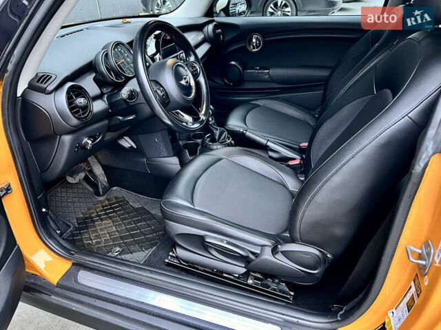 Помаранчевий Міні Cooper, об'ємом двигуна 1.5 л та пробігом 127 тис. км за 12800 $, фото 12 на Automoto.ua