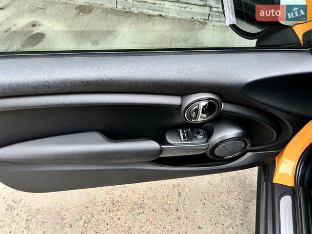 Помаранчевий Міні Cooper, об'ємом двигуна 1.5 л та пробігом 127 тис. км за 12800 $, фото 11 на Automoto.ua