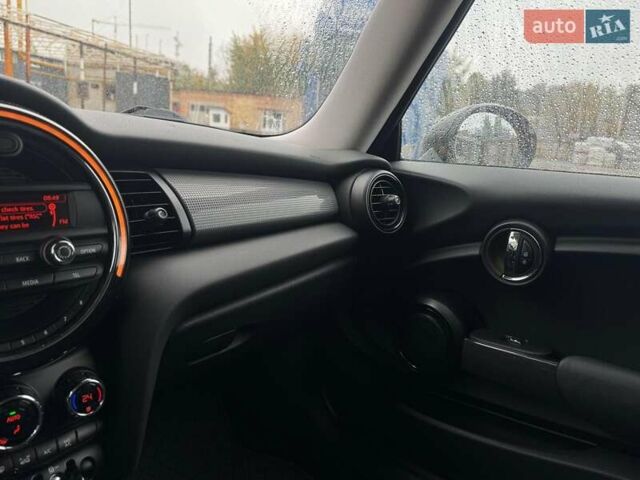Оранжевый Мини Купер, объемом двигателя 1.5 л и пробегом 122 тыс. км за 11990 $, фото 24 на Automoto.ua